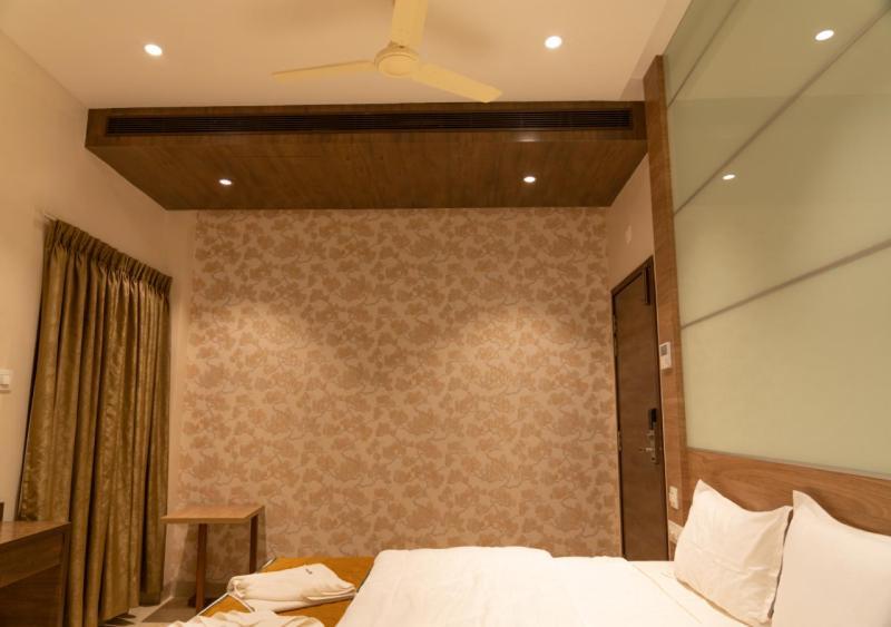 The Paradise Hotel - Luxury Stay Kanchipuram Bagian luar foto