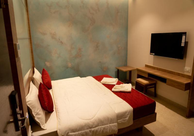 The Paradise Hotel - Luxury Stay Kanchipuram Bagian luar foto