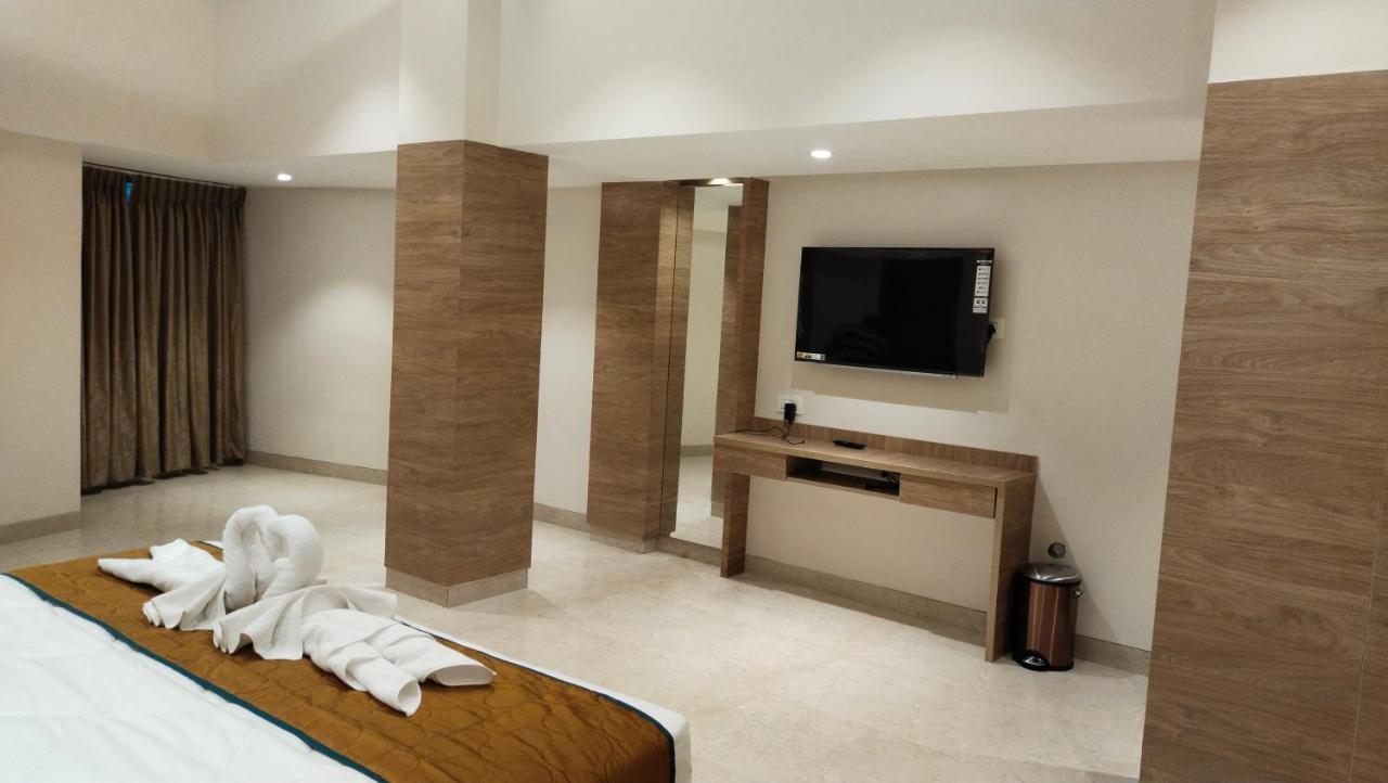 The Paradise Hotel - Luxury Stay Kanchipuram Bagian luar foto