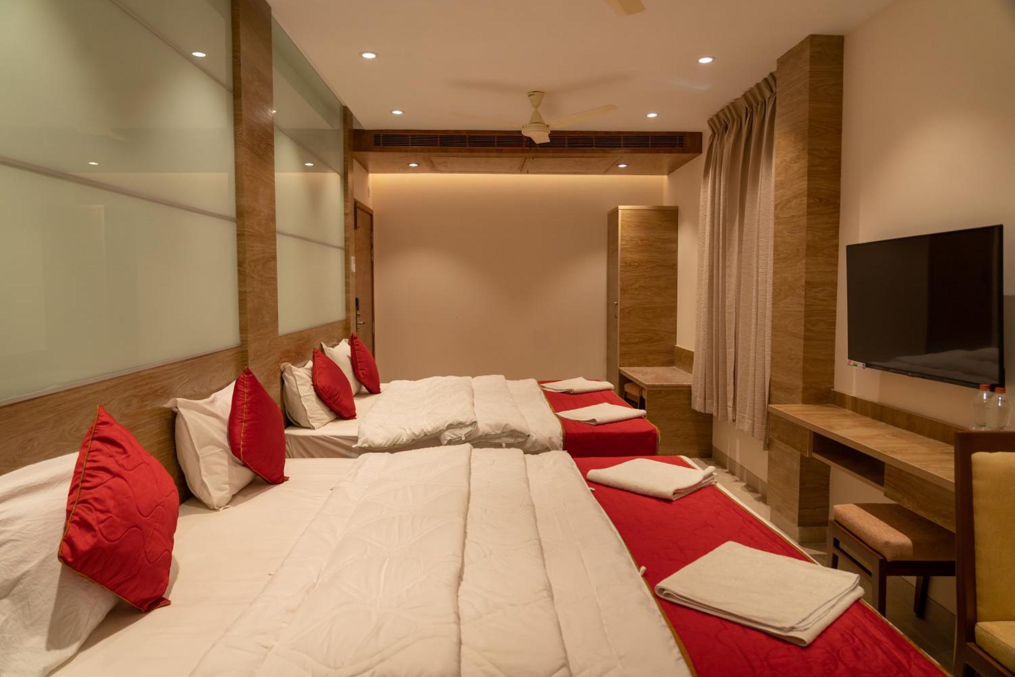 The Paradise Hotel - Luxury Stay Kanchipuram Bagian luar foto