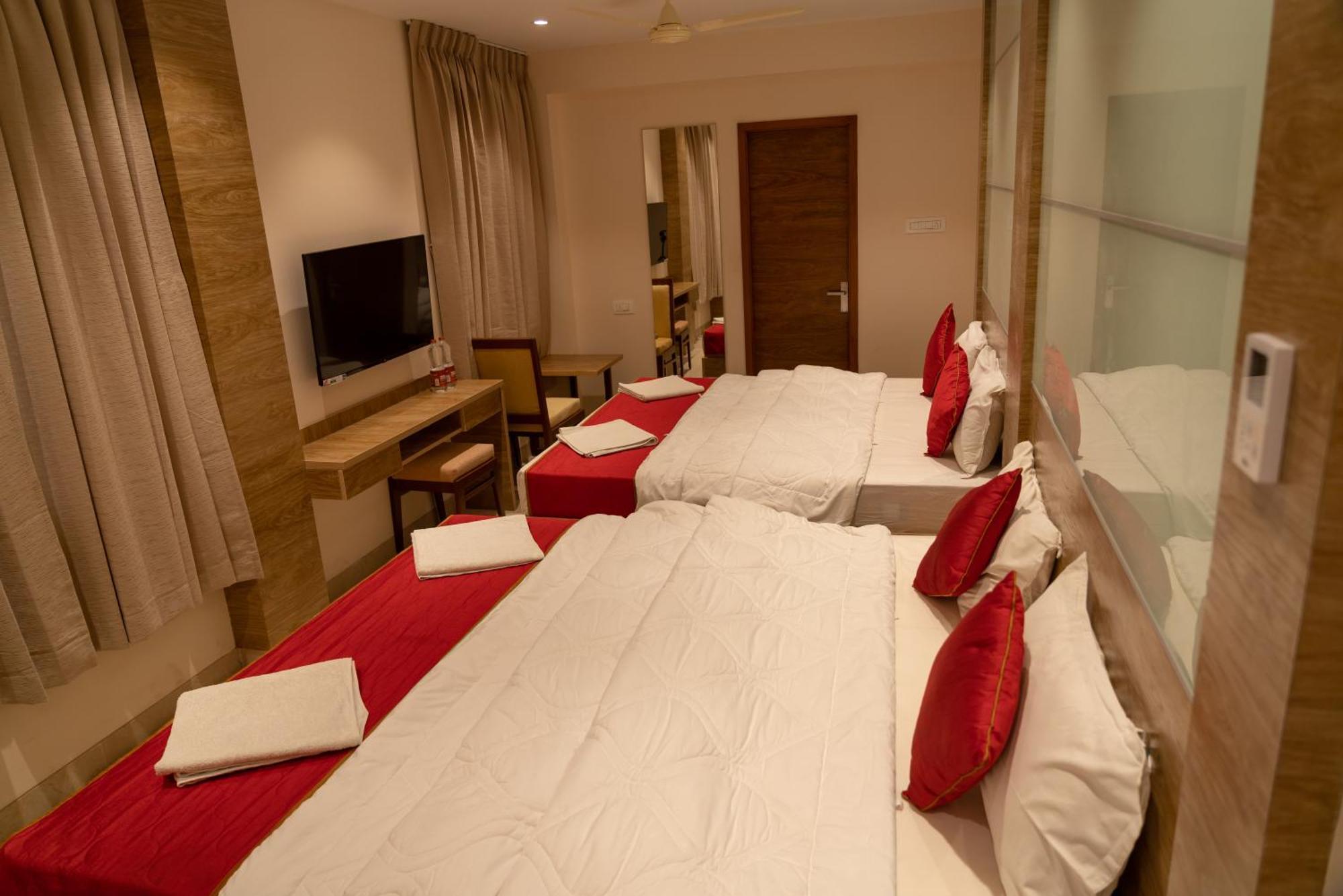 The Paradise Hotel - Luxury Stay Kanchipuram Bagian luar foto