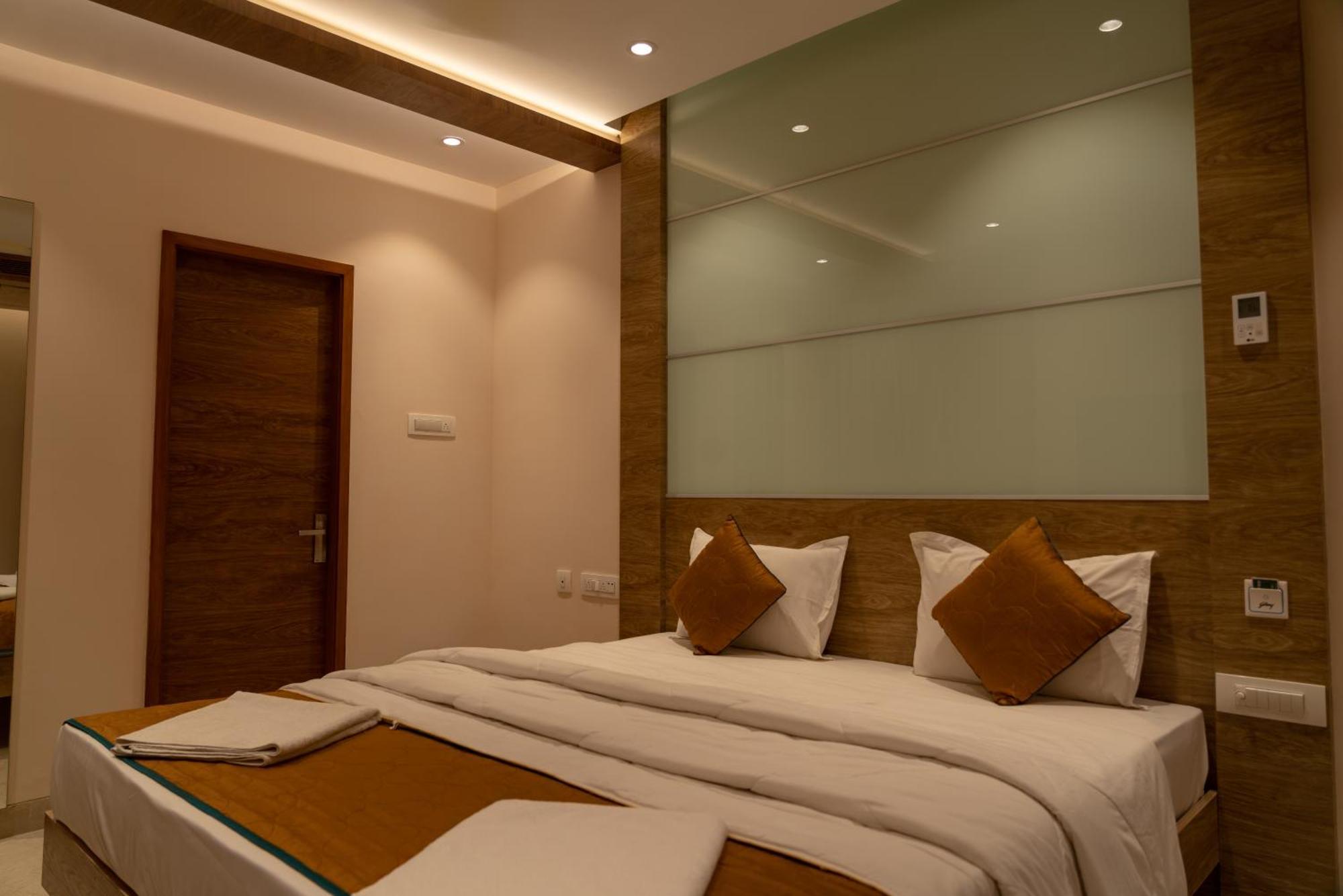 The Paradise Hotel - Luxury Stay Kanchipuram Bagian luar foto